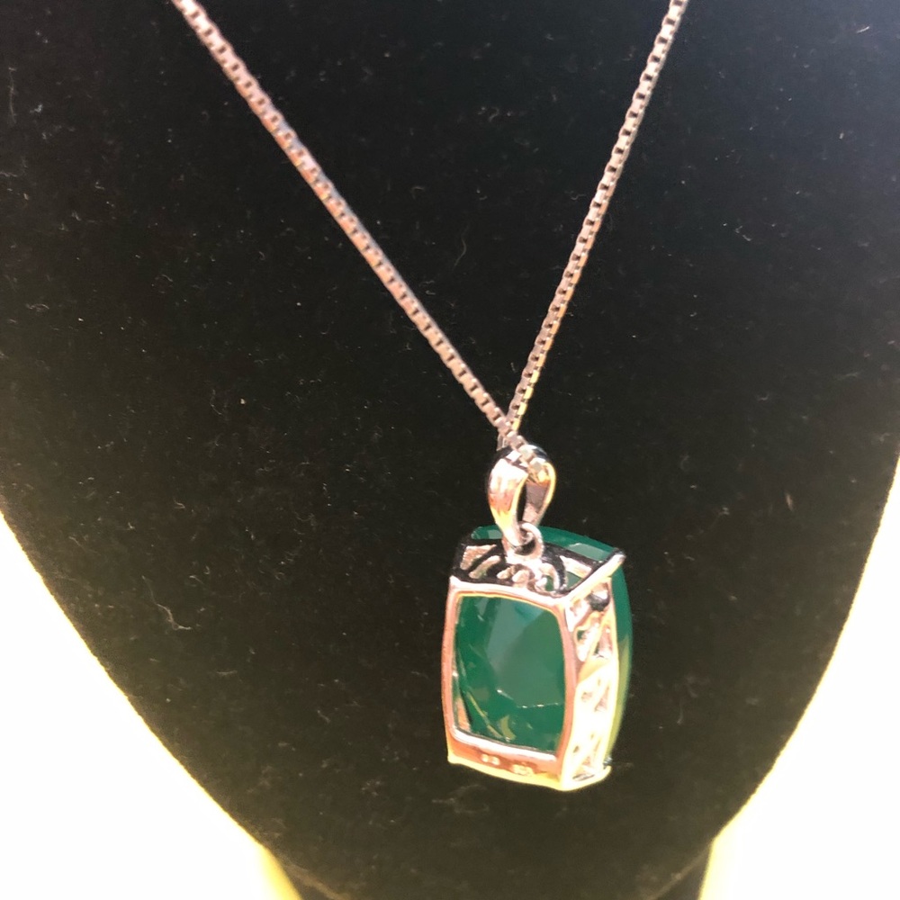 18 inch silver necklace with Chalcedony jewel 🐢 - Picture 2 of 3